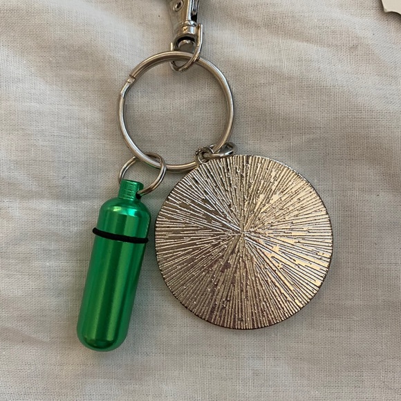 Jonathan Adler coin purse/keychain - Picture 3 of 4